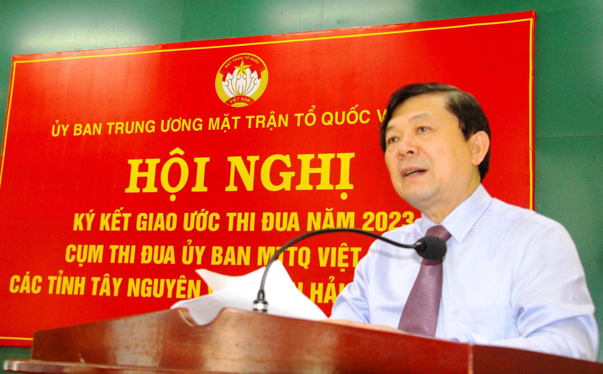 Ông Nguyễn Hữu Dũng, Phó Chủ tịch UBTƯ MTTQ Việt Nam phát biểu chỉ đạo tại hội nghị.