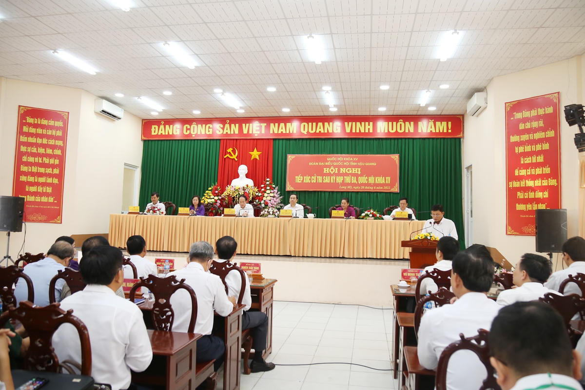 Quang cảnh buổi tiếp xúc cử tri tại huyện Long Mỹ, Hậu Giang. 
