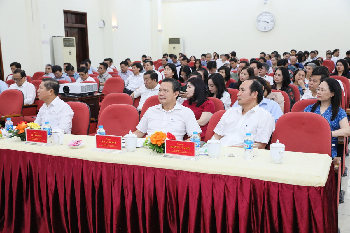 Các đại biểu dự Hội nghị.