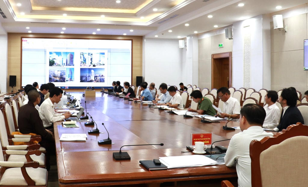 Đơn vị tư vấn trình bày đề án phát triển kinh tế ban đêm tại Tuần Châu. Ảnh: H.Q.