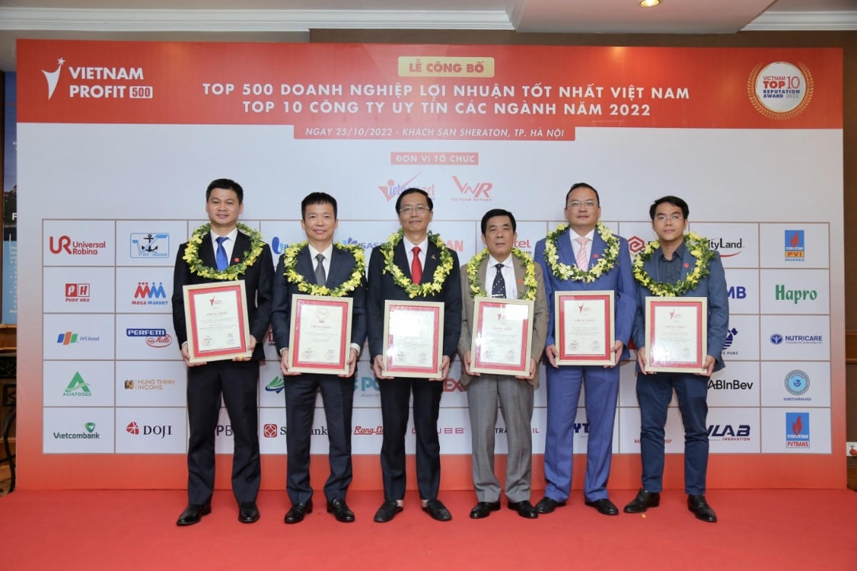 Đại diện Petrovietnam tại lễ vinh danh.