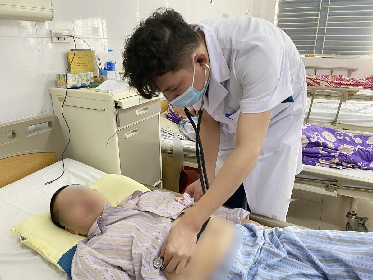 Điều trị cho bệnh nhân nhiễm liên cầu lợn tại Bệnh viện Bệnh Nhiệt đới trung ương.