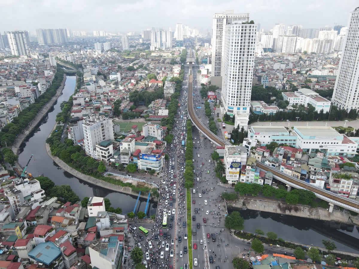 Sở GTVT Hà Nội đề xuất thành phố tiếp tục cho thí điểm phân làn đường Nguyễn Trãi đến hết 31/12 đế đánh giá chính xác kết quả.