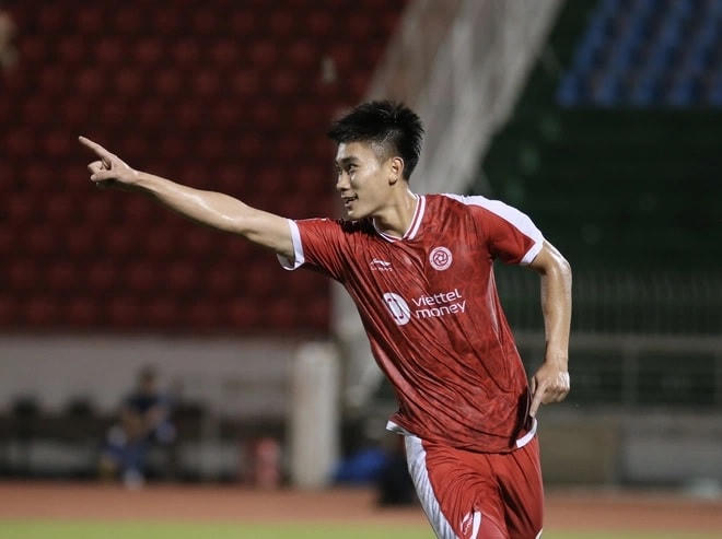 Tiền đạo Nhâm Mạnh Dũng.