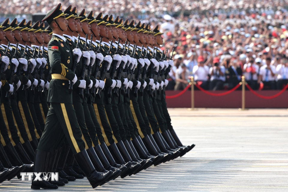 Đội nghi thức tại Lễ duyệt binh kỷ niệm 80 năm chiến thắng phátxít của nhân dân thế giới ở Bắc Kinh, Trung Quốc, ngày 3/9/2025. (Ảnh: THX/TTXVN)