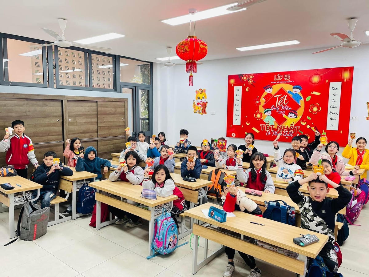 Học sinh trở lại trường sau kỳ nghỉ Tết Nguyên đán Quý Mão 2023.