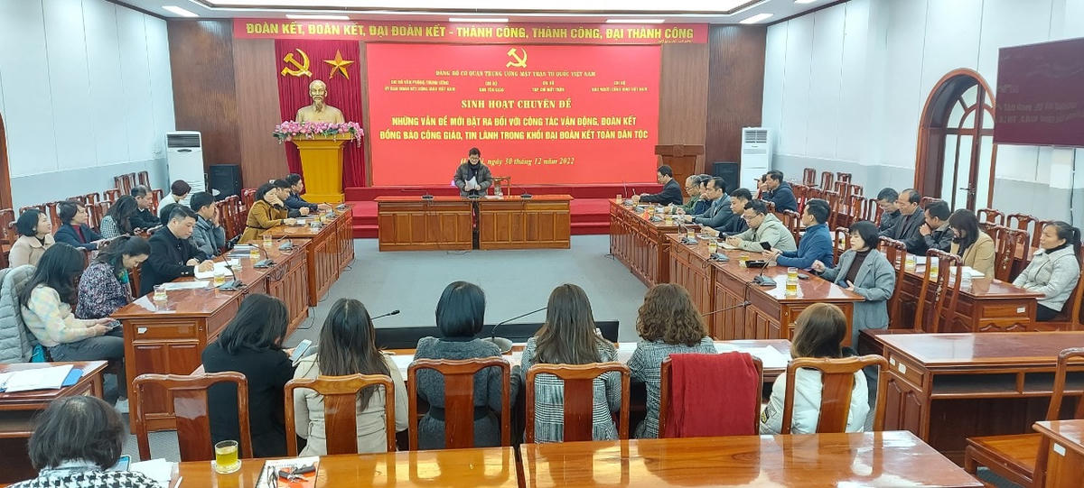 GS.TS Đỗ Quang Hưng, Chủ nhiệm Hội đồng Tư vấn Tôn giáo thông tin về những vấn đề mới đặt ra với công tác vận động, đoàn kết đồng bào Công giáo, Tin lành trong khối đại đoàn kết toàn dân tộc.