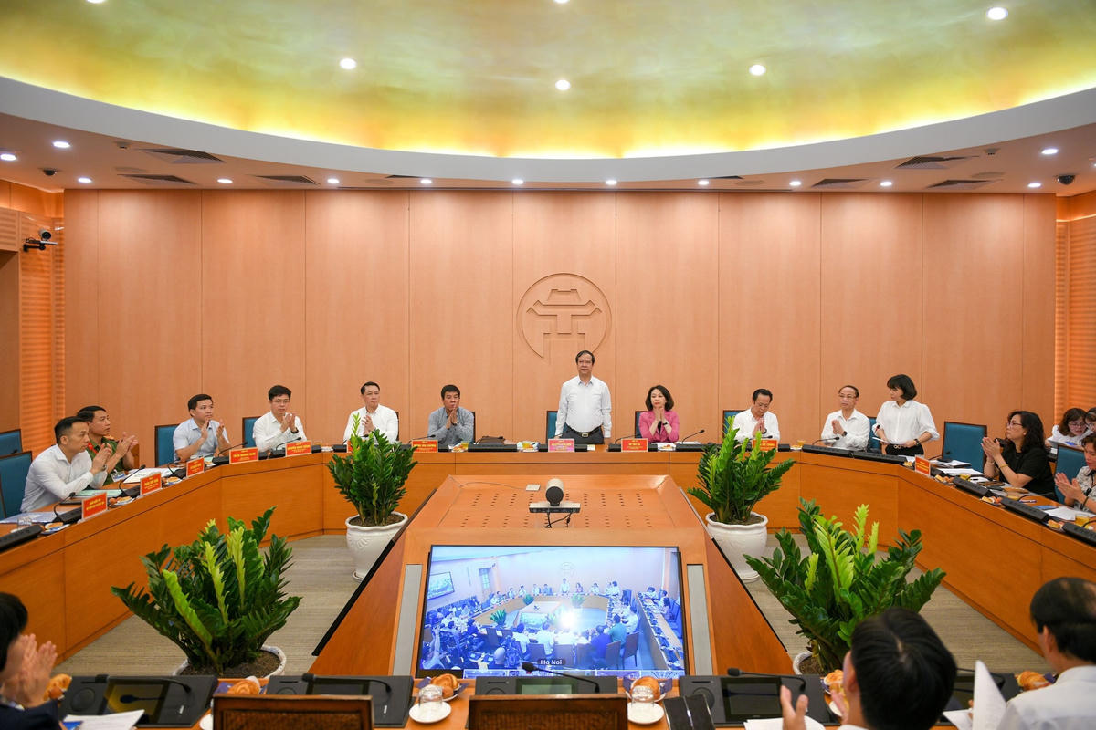 Quang cảnh buổi làm việc.