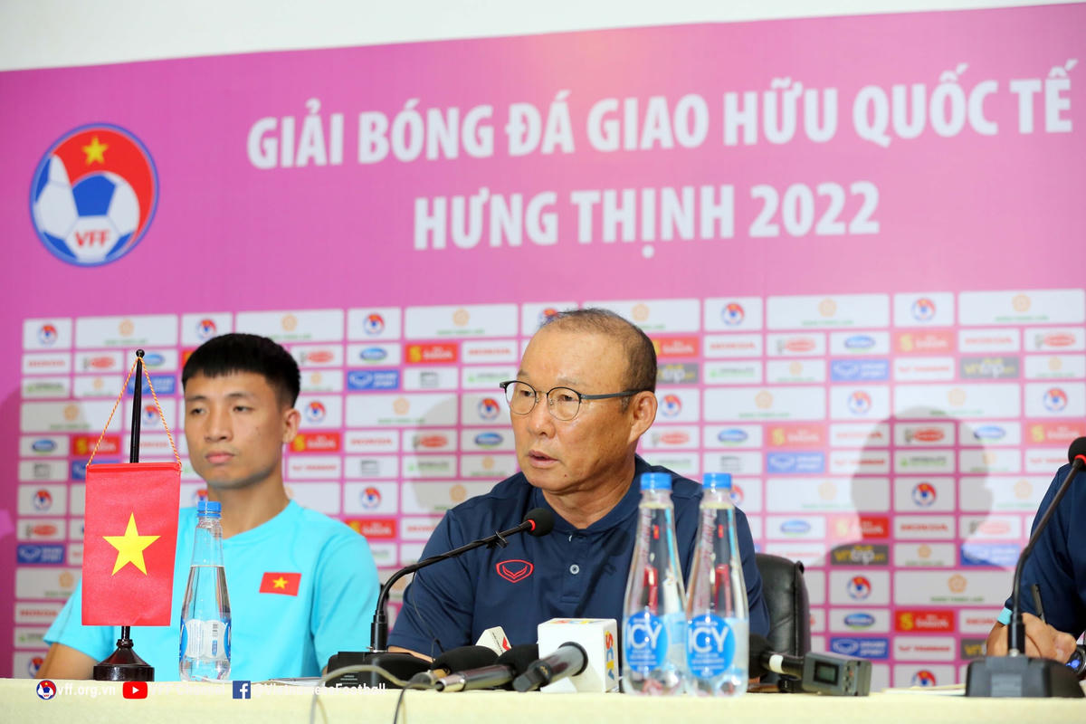 HLV Park Hang Seo tại họp báo. Ảnh: VFF.