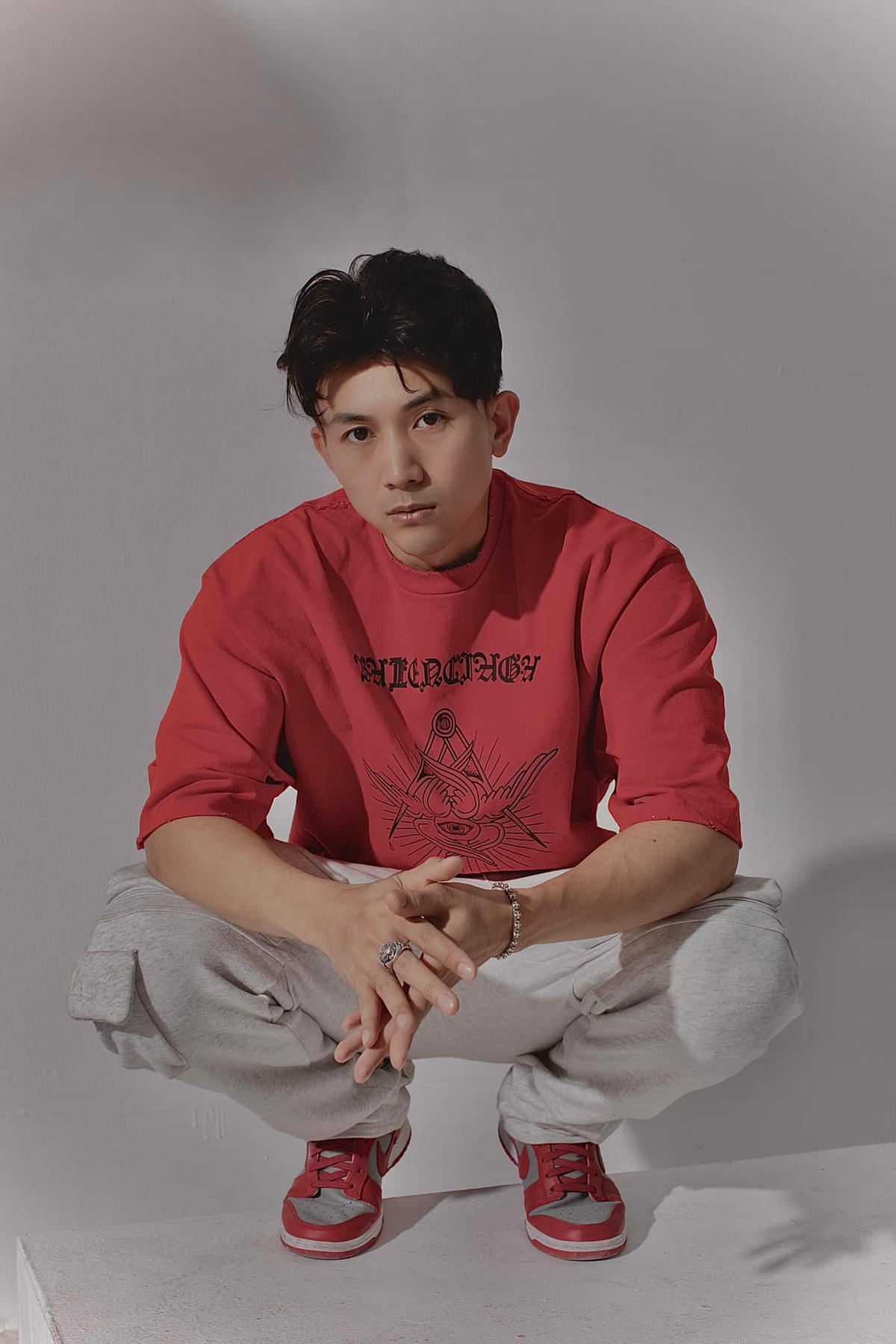 , Anh Vũ tự nhận bản thân “rất bay, chân không chạm đất".