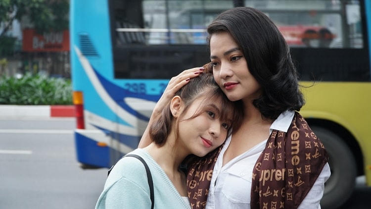 Sau 3 năm vắng bóng, Thúy Hằng trở lại màn ảnh với vai Lam. Dù chỉ là một vai thứ chính nhưng ngay từ những tập đầu lên sóng, Thúy Hằng gây ấn tượng khi hóa thân thành một doanh nhân xinh đẹp, tài giỏi. 