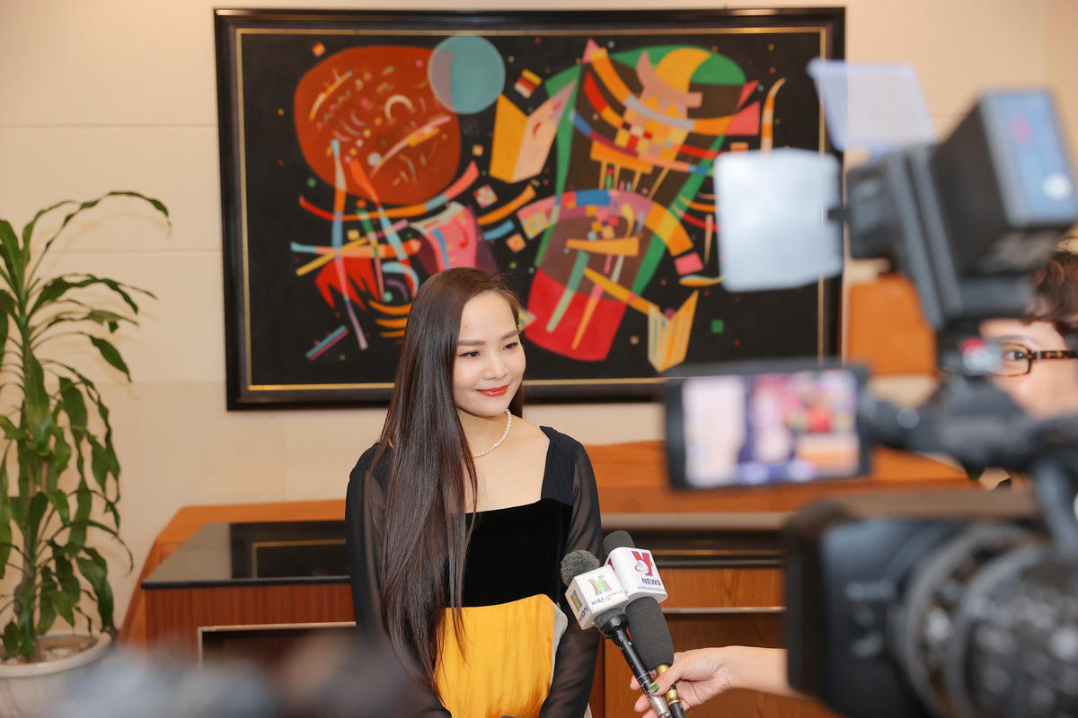 Tiến sĩ Cello Đinh Hoài Xuân tại họp báo chia sẻ về Cello Fundamento mùa 6.