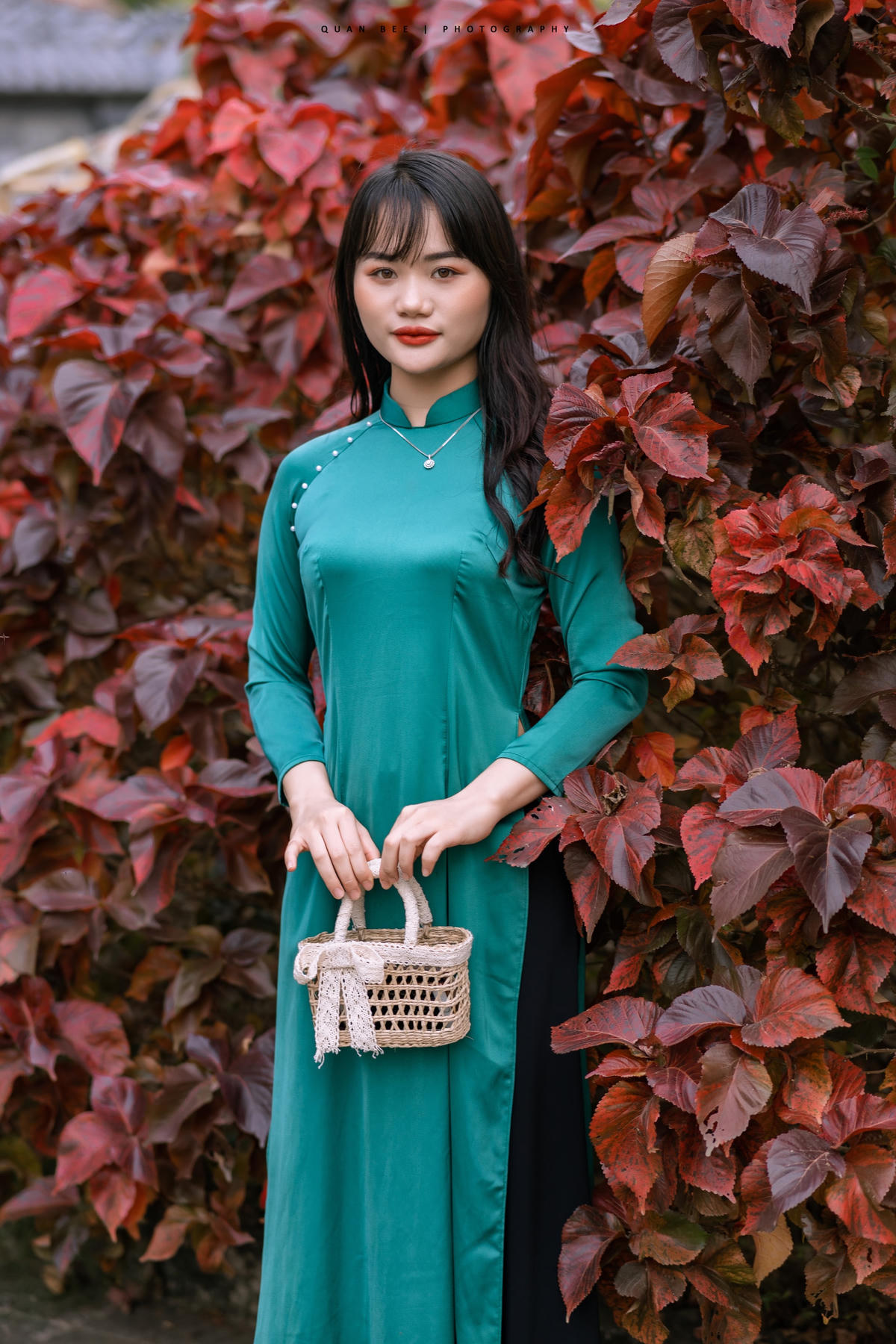 Các chị em hưởng ứng "Tuần lễ áo dài", diện tà áo duyên dáng tại cơ quan, công sở và "nhuộm sắc" trên mạng xã hội.