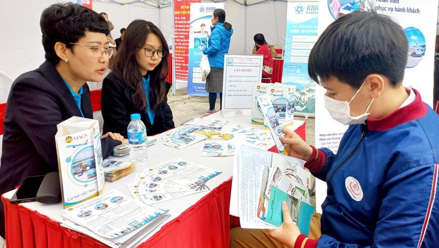 Hà Nội đẩy mạnh kết nối giới thiệu việc làm cho người lao động.