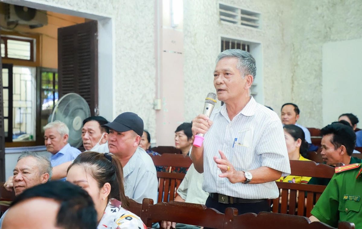 Cử tri phường Cửa Nam kiến nghị nhiều nội dung liên quan đến đất đai, chế độ chính sách, vấn đề giá cả sách giáo khoa, bệnh viện quá tải, công tác phòng chống tham nhũng... đến đại biểu Quốc hội.
