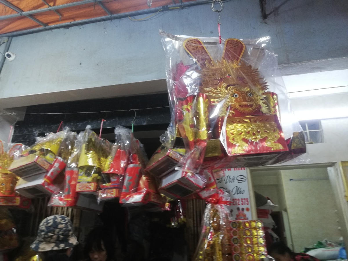 Hàng hóa đa dạng, phong phú, giá cả phải chăng.