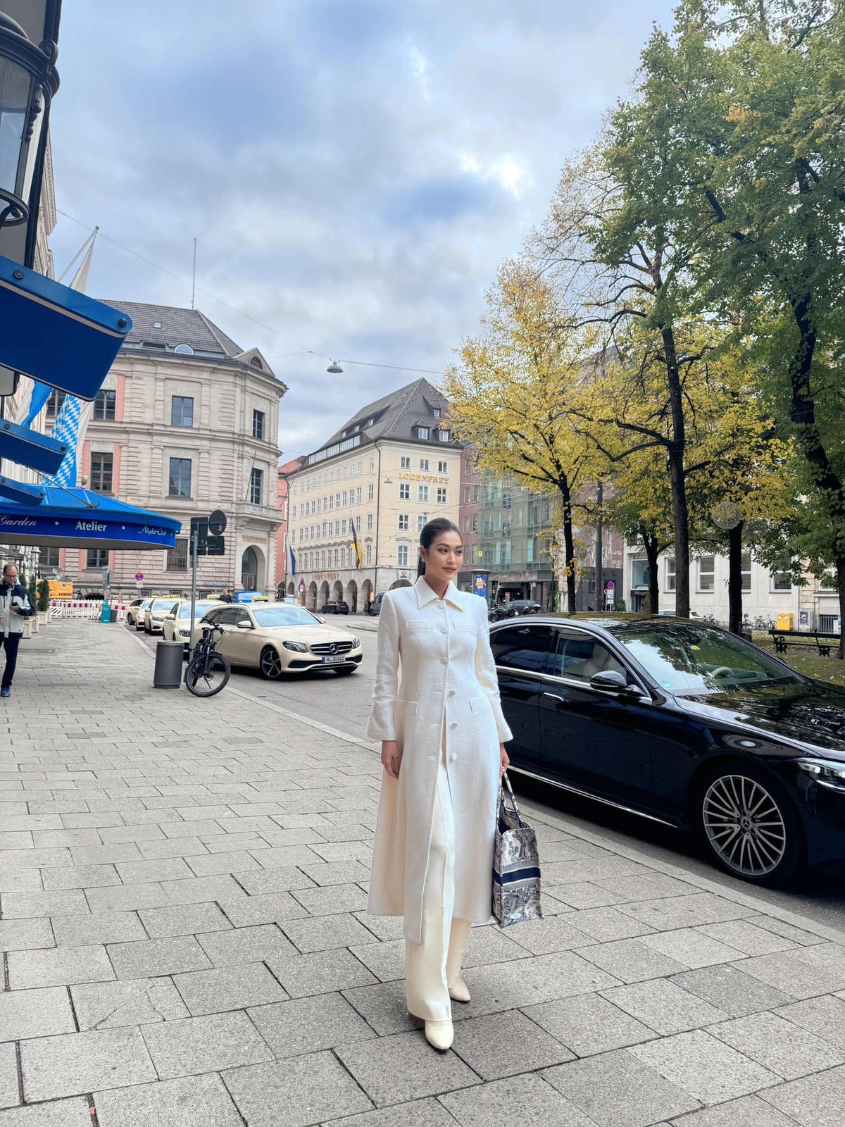 Gần đây, Hoa hậu Thiên Ân bất ngờ vắng mặt trong một số sự kiện. Theo chia sẻ từ quản lý của Thiên Ân, nàng Hậu đã tạm rời Việt Nam trong một thời gian để hoàn thành công việc tại nước Đức.