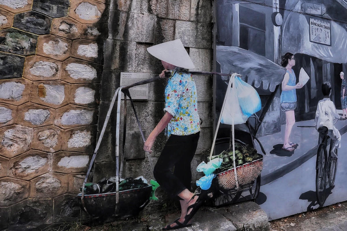 Các tác phẩm được chỉnh trang vẫn giữ y nguyên đường nét, màu sắc ban đầu.