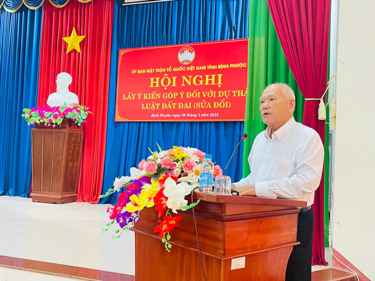 Đại biểu góp ý dự thảo luật.