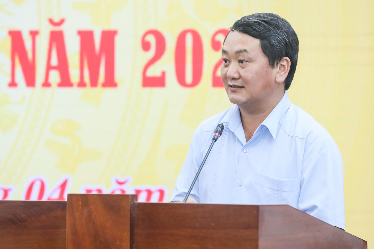 Bộ trưởng, Chủ nhiệm Ủy ban Dân tộc Hầu A Lềnh phát biểu tại Hội nghị.