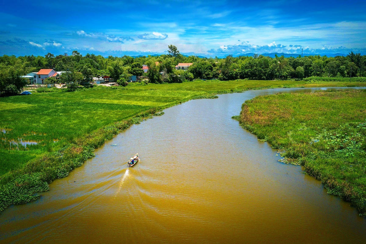 Dòng sông Đầm.  