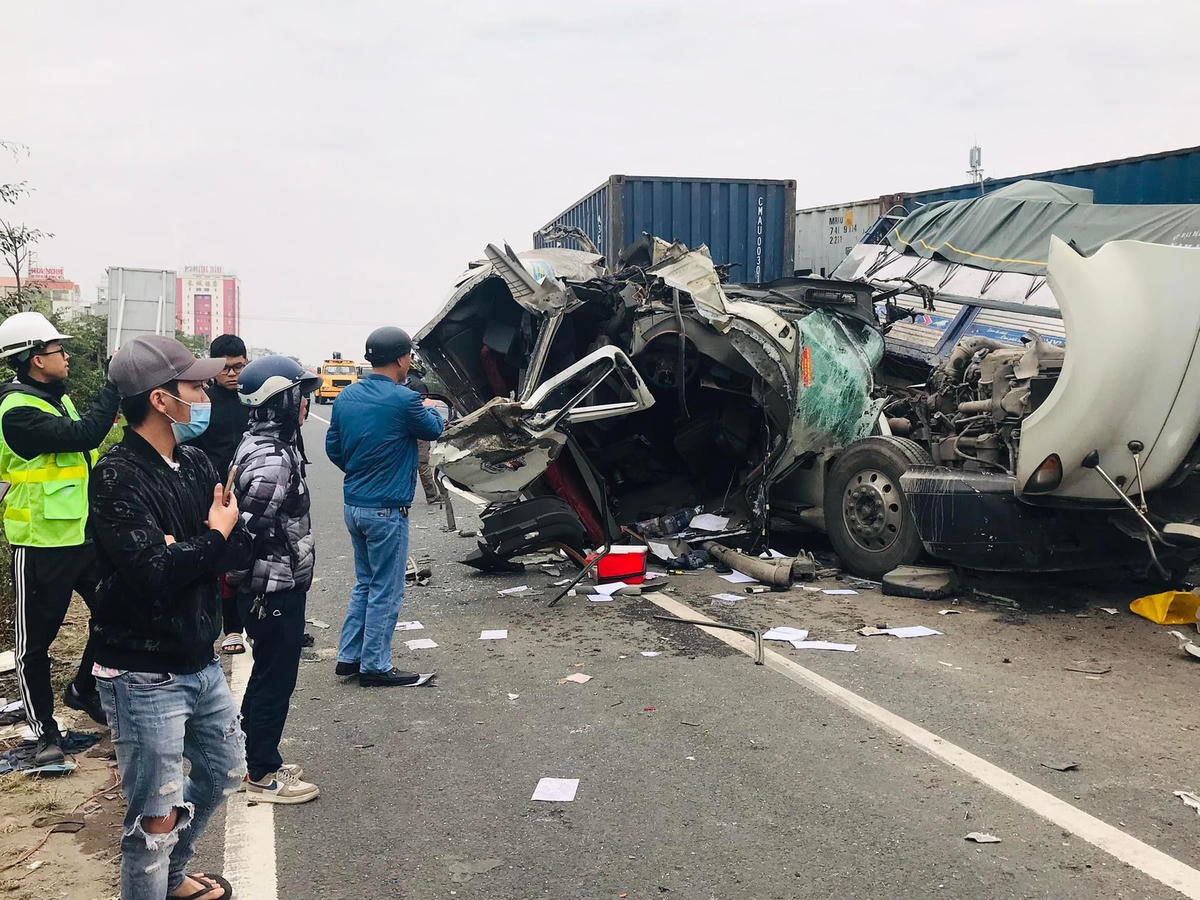 Hiện trường vụ tại nạn kinh hoàng.