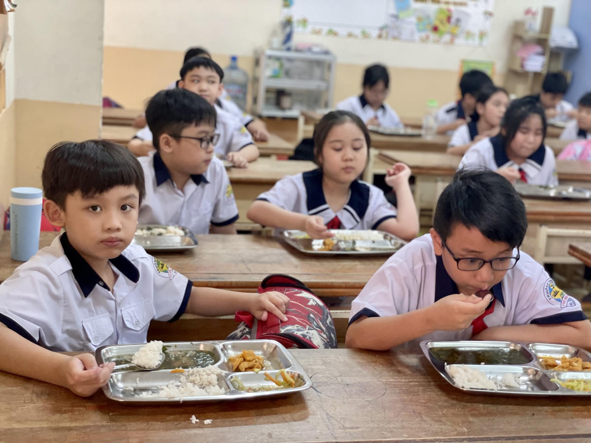 Đảm bảo an toàn bữa ăn bán trú cho học sinh. Ảnh: TL.