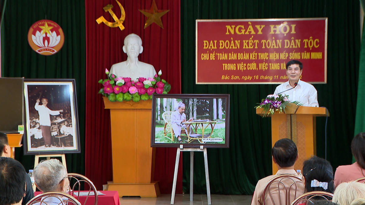 Ông Đỗ Việt Anh phát biêu giao nhiệm vụ cho MTTQ các cấp và Ban CTMT khu phố Bắc Sơn.