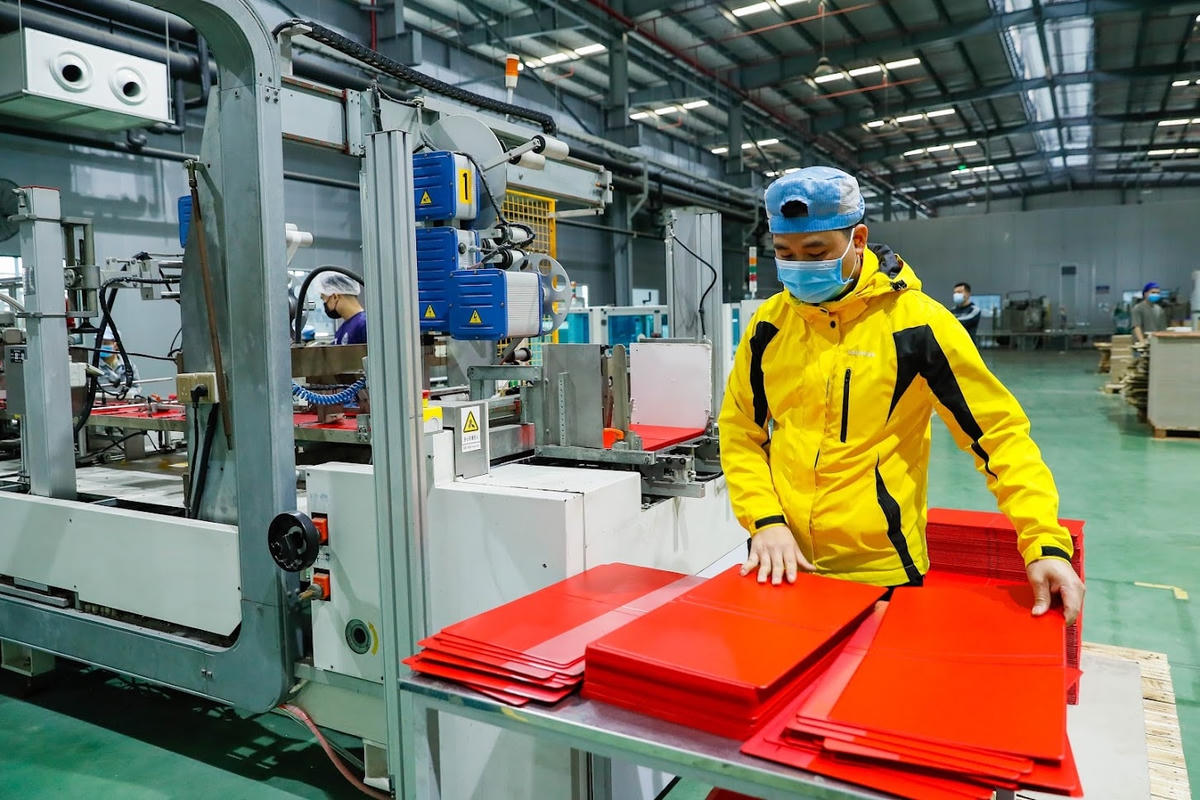 Các doanh nghiệp đang dần thích ứng với bối cảnh bình thường mới để phục hồi và bứt phá. Ảnh: Quang Vinh