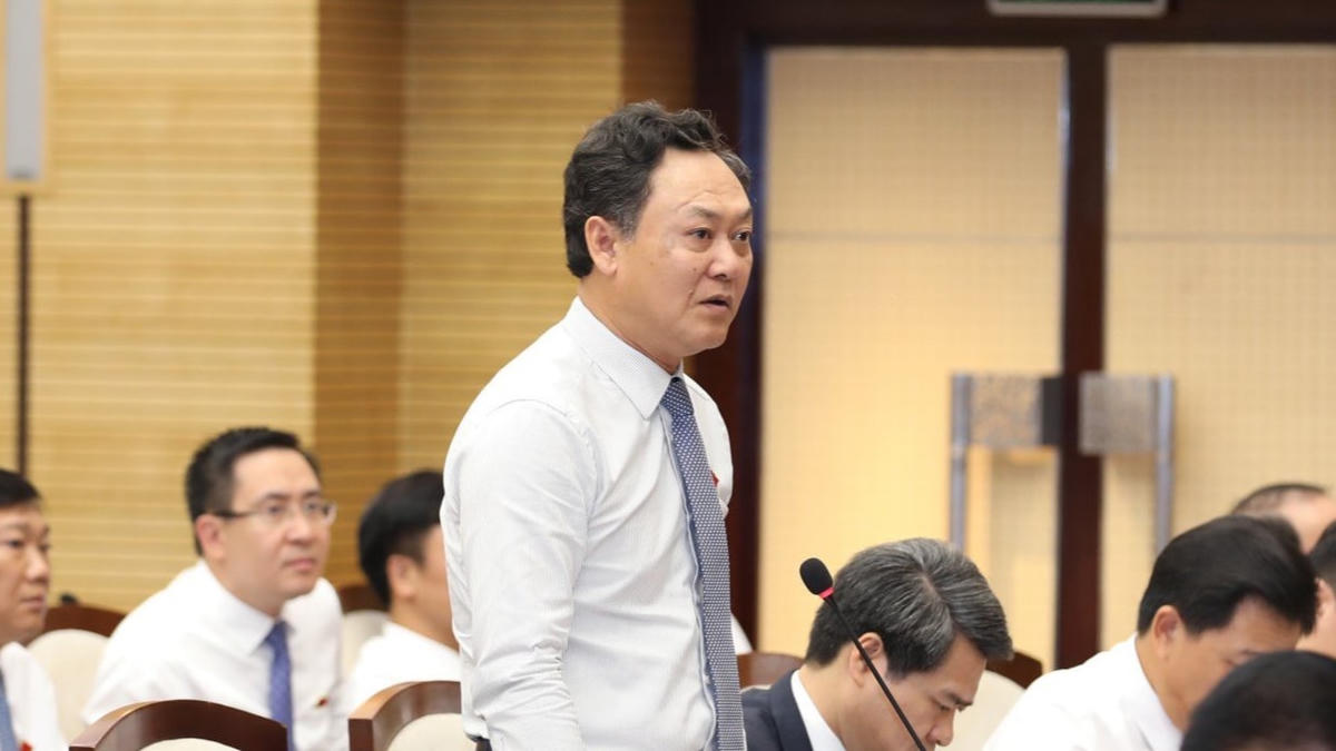 Ông Lê Anh Quân, Giám đốc Sở Kế hoạch và Đầu tư Hà Nội trả lời chất vấn.