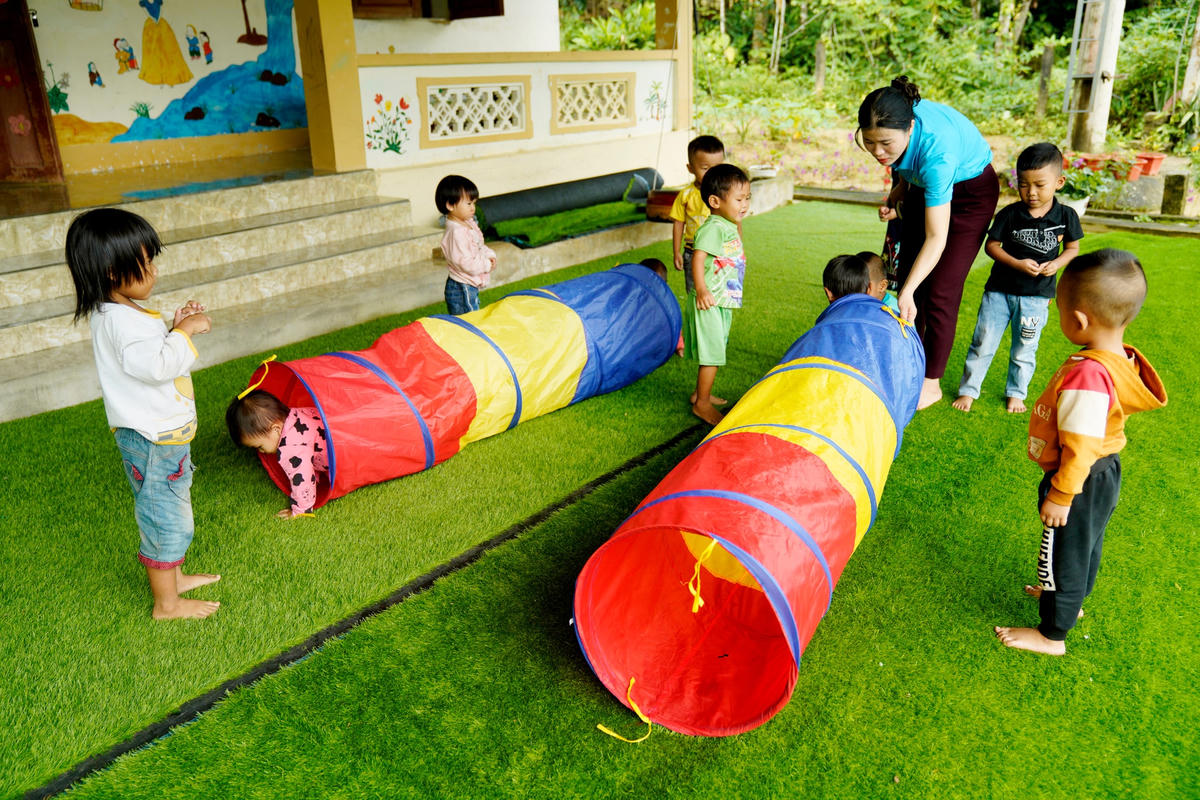 Rào Tre bây giờ đổi khác nhiều, đã có chiếc cầu bắc qua con sông Ngàn Sâu hung dữ. Nhờ sự chung tay của cả cộng đồng, điểm trường Rào Tre lúc này đã khang trang, tiện nghi hơn hẳn.