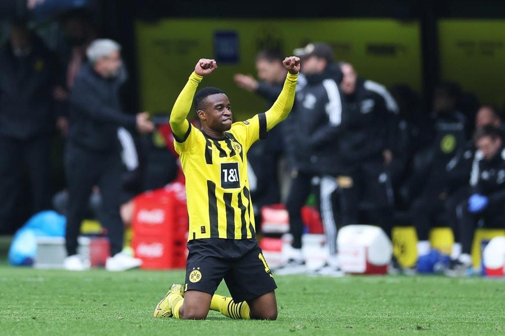 Moukoko giữ ba điểm ở lại với Dortmund. (Nguồn: Getty Images).