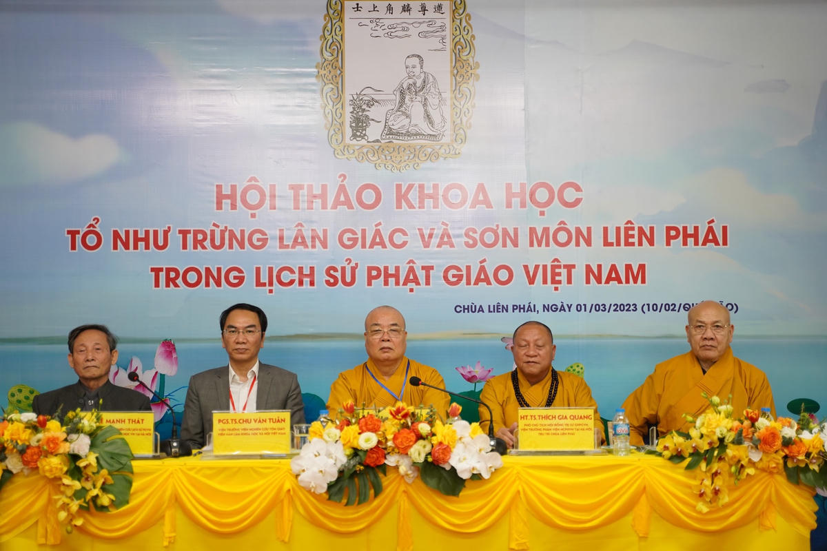 Ban tỏ chức chủ trì hội nghị.