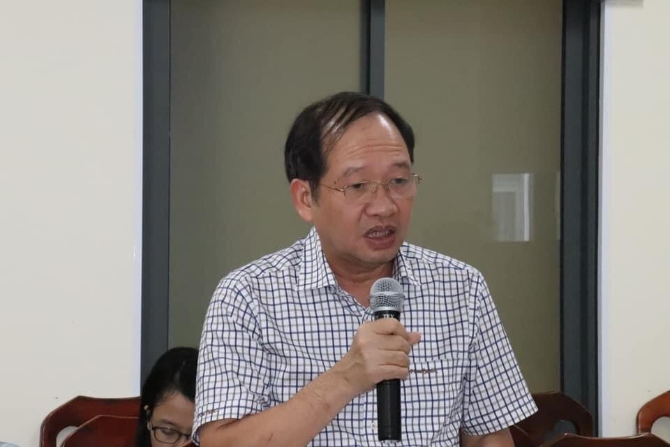 Đại diện Sở Công Thương và Cục thuế Thành phố báo cáo với đoàn giám sát.