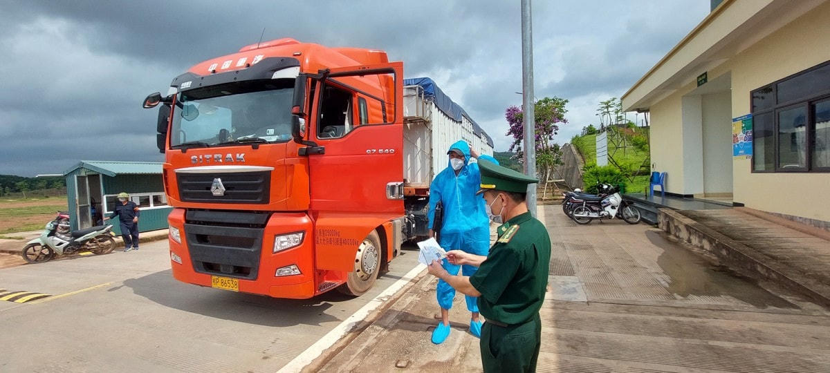 Từ ngày 26/4, hoạt động XNK tại Móng Cái được thông quan trở lại trong điều kiện đảm bảo an toàn phòng, chống dịch Covid-19.