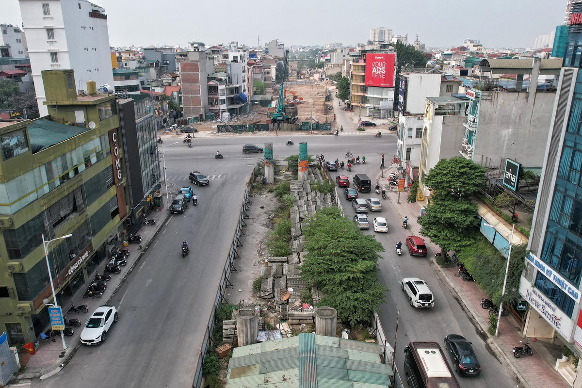 Công trình có tổng mức đầu tư là 1.221,9 tỷ đồng, trong đó chi phí xây lắp là hơn 325 tỷ đồng, chi phí bồi thường, hỗ trợ và tái định cư là gần 720 tỷ đồng. Công trình có diện tích sử dụng đất khoảng 82 nghìn m2. 