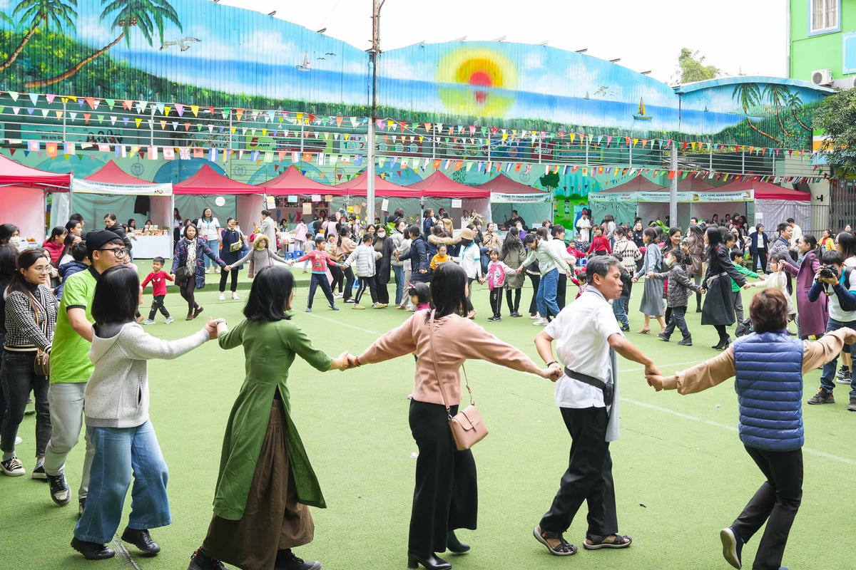 Cha mẹ và các con đã có trọn vẹn một ngày thật sự chất lượng bên nhau để làm mới mình và vun đắp cho những yêu thương, kéo gần khoảng cách trong xã hội hiện đại.