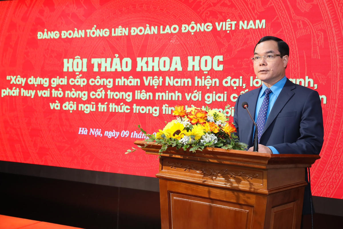 Chủ tịch Tổng Liên đoàn Lao động Việt Nam Nguyễn Đình Khang phát biểu khai mạc Hội thảo.