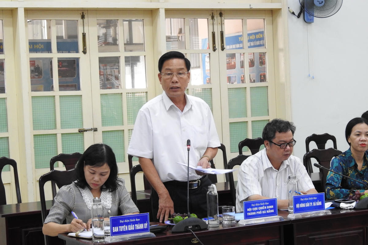 Thành viên đoàn khảo sát và đại diện Tổ chức thành viên Ủy ban MTTQ Việt Nam TP Đà Nẵng trao đổi, chia sẻ kinh nghiệm tại buổi làm việc. Ảnh: Thanh Tùng.