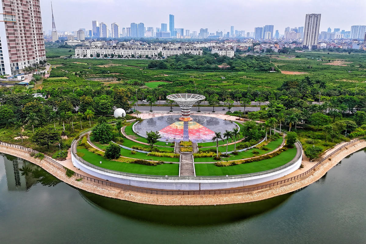 Công viên này có tổng diện tích lên tới 12 ha. Trong đó, Hồ Bách Hợp Thủy rộng 6 ha là tâm điểm bao quanh chủ đề thiên văn học.