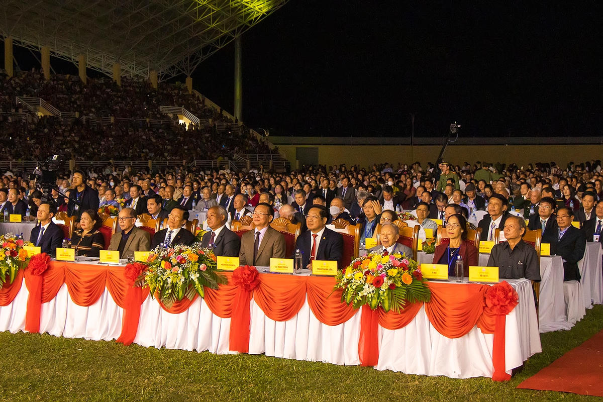 Các đại biểu tham dự buổi lễ.