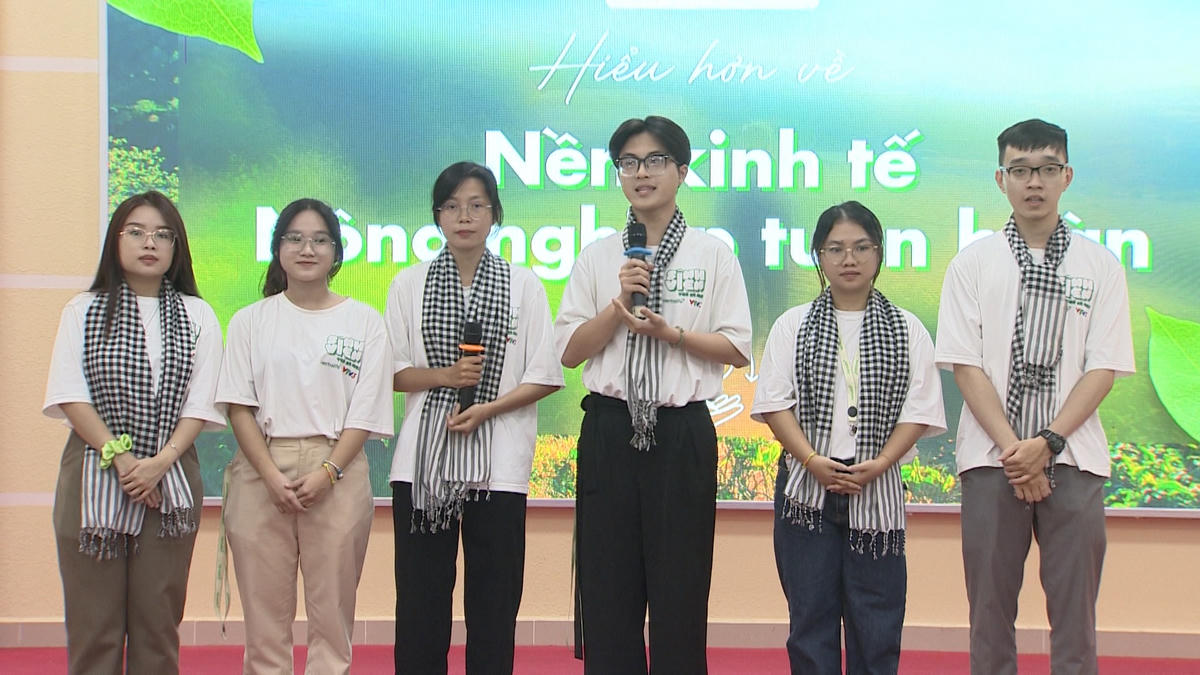 Đội trường ĐH Kinh tế - Tài chính TP .HCM đang là đội dẫn đầu và có cơ hội cao nhất giành tấm vé dự Chung kết.