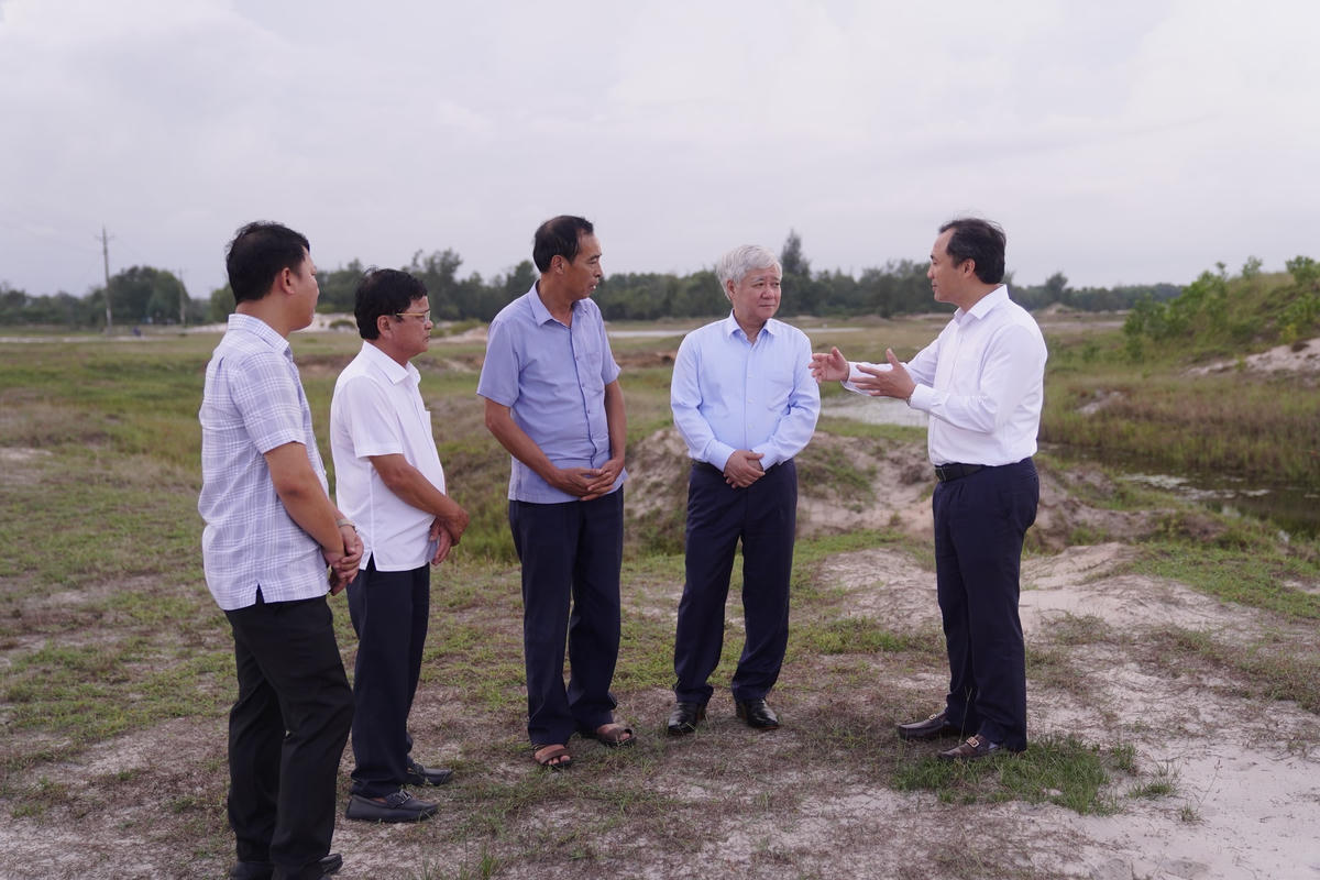 Dịp này, Bí thư Trung ương Đảng, Chủ tịch UBTƯ MTTQ Việt Nam Đỗ Văn Chiến và đoàn công tác kiểm tra tại khu vực mỏ sắt Thạch Khê (huyện Thạch Hà, Hà Tĩnh).
