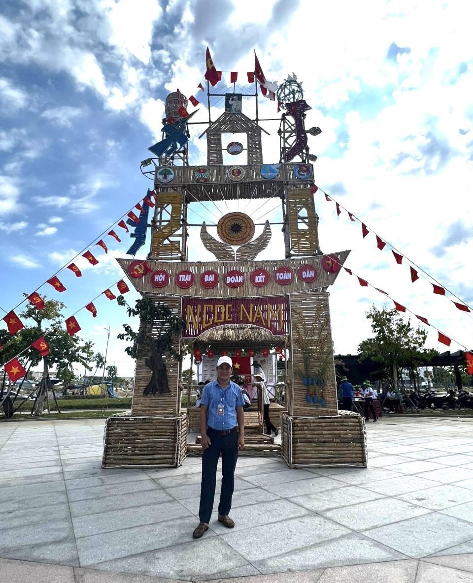 Người dân chụp ảnh lưu niệm.