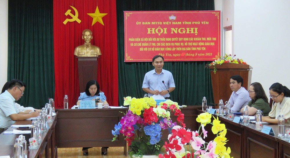 Ông Nguyễn Quốc Hoàn, Chủ tịch Ủy ban MTTQ Việt Nam tỉnh Phú Yên phát biểu tại hội nghị.