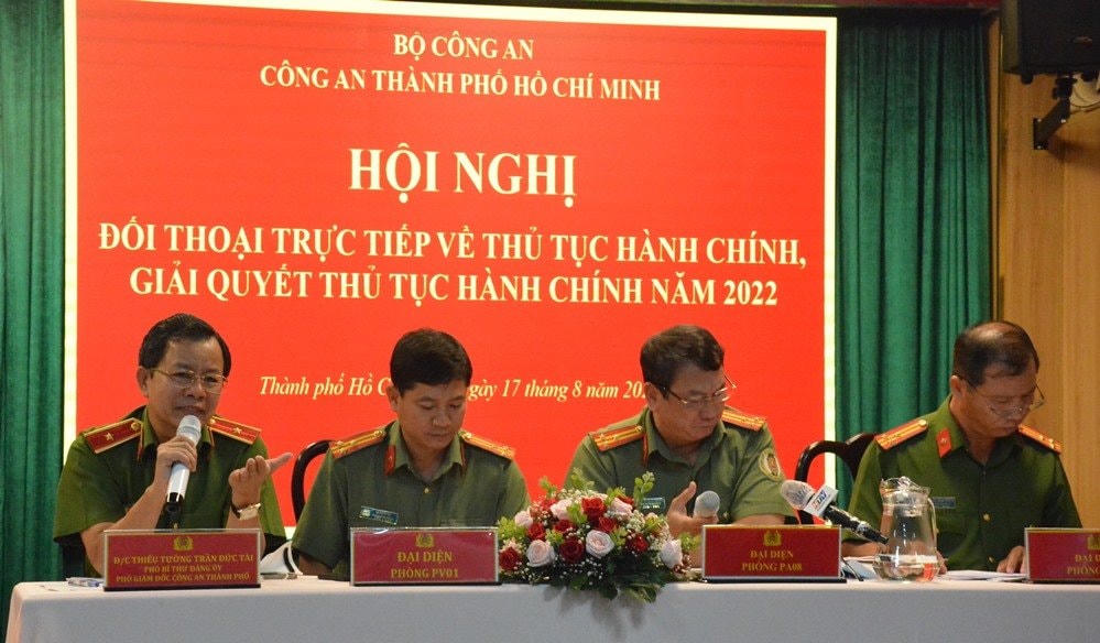 Đại diện các phòng ban, cơ quan của Công an TP HCM tại buổi đối thoại (Ảnh: T.Lữ).