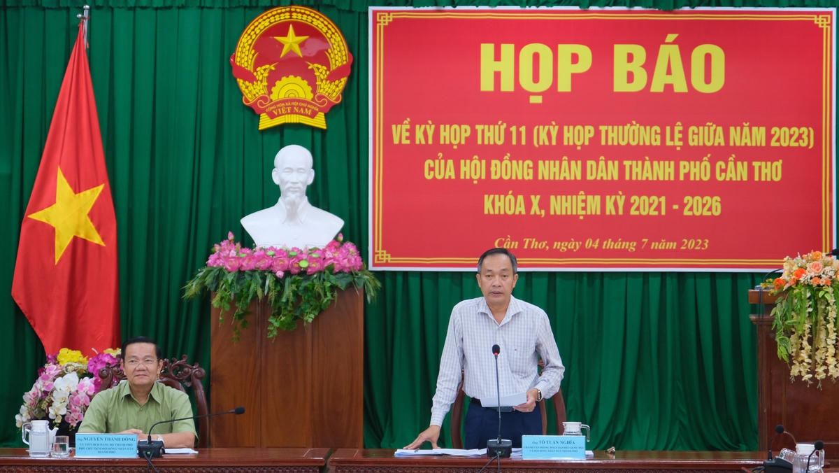 Ông Tô Tuấn Nghĩa phát biểu tại buổi họp báo.