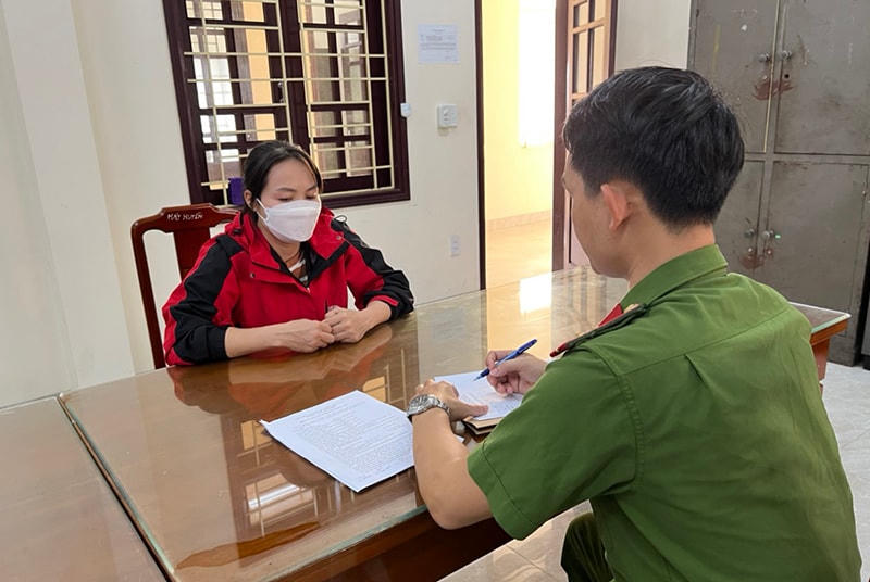 Đối tượng Phan Thị Lệ Ninh tại cơ quan Công an.