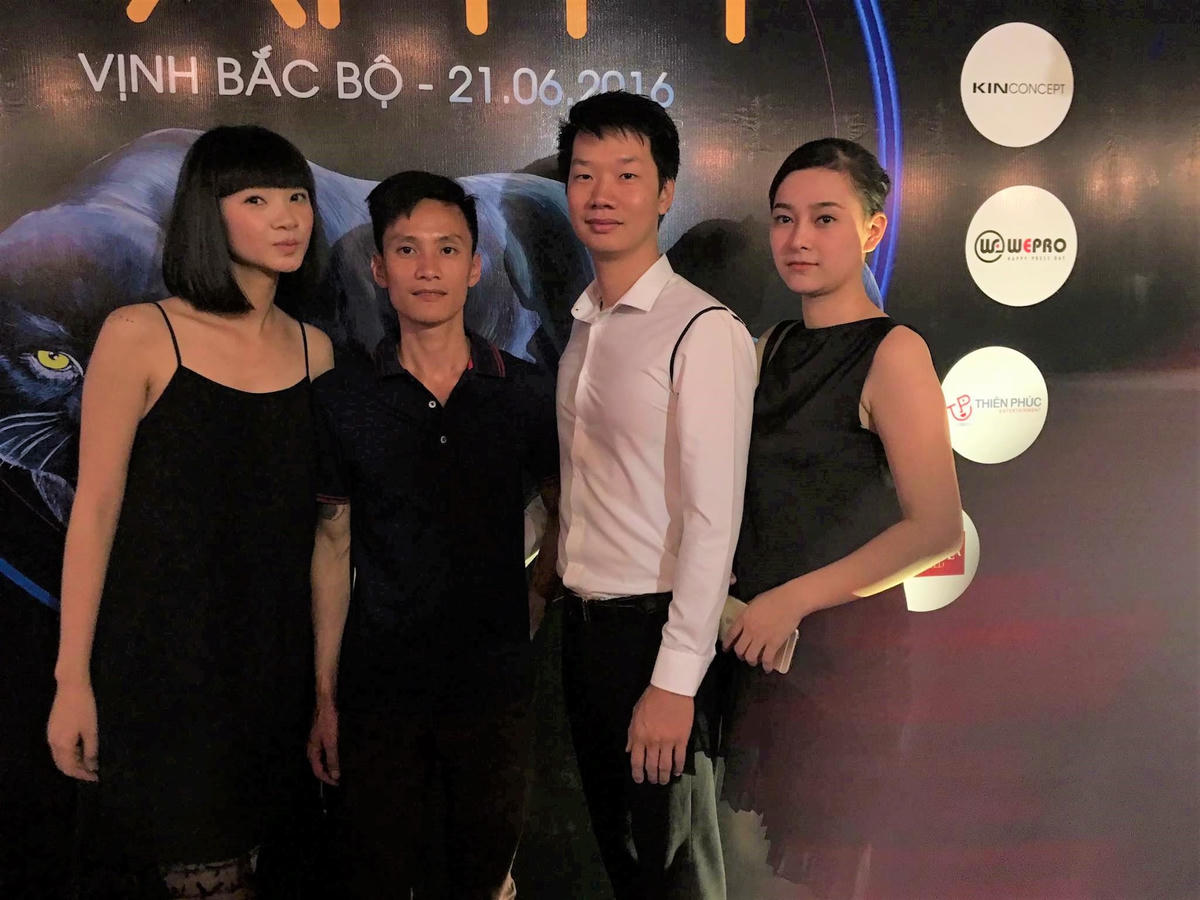 Vợ chồng siêu mẫu Hạ Vy và vợ chồng cựu người mẫu Phạm Hiền - Hoàng Kim Cương.