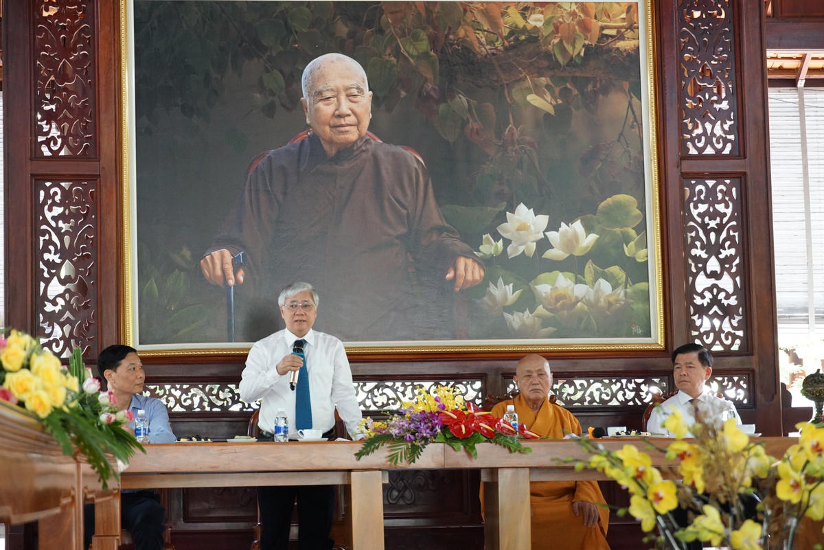 Chủ tịch Đỗ Văn Chiến phát biểu chúc mừng.